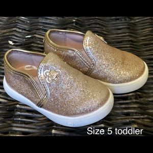 Girl Shoes size 5 toddler in very good and clean conditions all sales are final